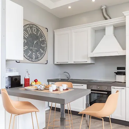 Spacious 3-bedroom - 10 Min To Center & 5 Min To Gaslini Hospital Apartment Genoa