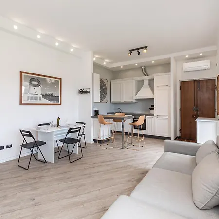 Apartment Spacious 3-bedroom - 10 Min To Center & 5 Min To Gaslini Hospital Genoa