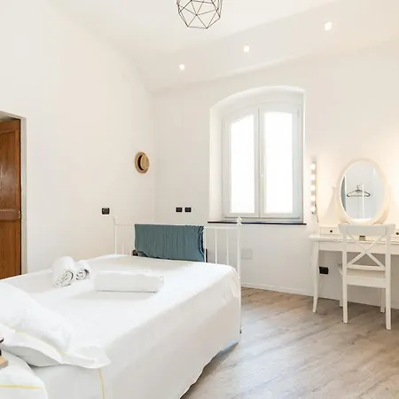 Spacious 3-bedroom - 10 Min To Center & 5 Min To Gaslini Hospital Genoa