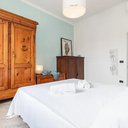 Spacious 3-bedroom - 10 Min To Center & 5 Min To Gaslini Hospital Apartment Genoa