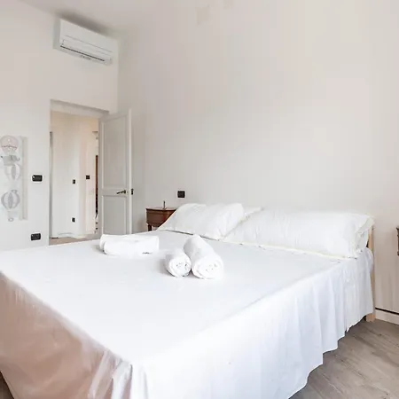 Apartment Spacious 3-bedroom - 10 Min To Center & 5 Min To Gaslini Hospital Genoa