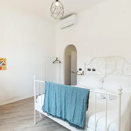 Апартаменты Spacious 3-bedroom - 10 Min To Center & 5 Min To Gaslini Hospital