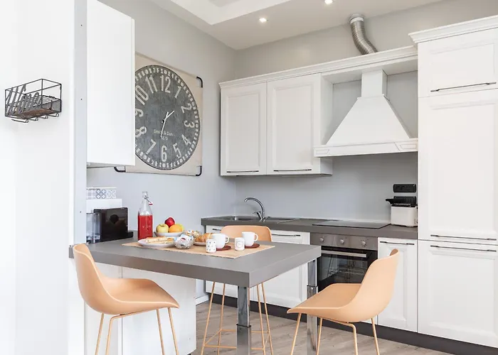 Spacious 3-bedroom - 10 Min To Center & 5 Min To Gaslini Hospital Appartement Genua
