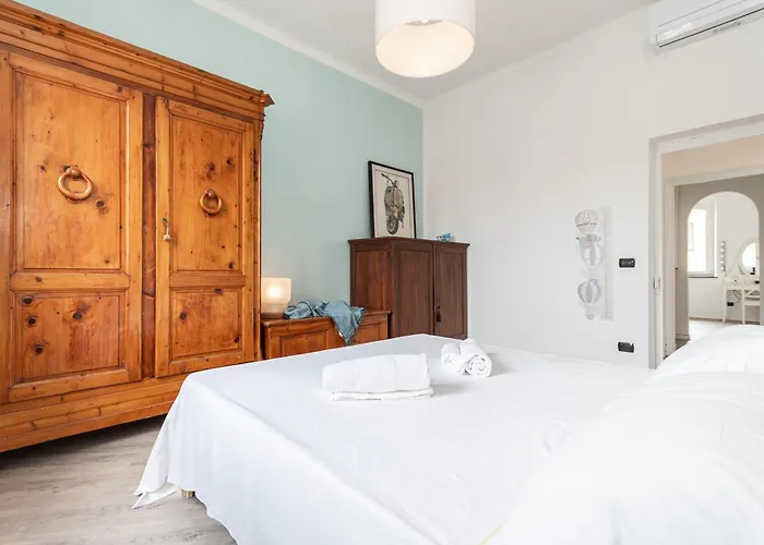 Spacious 3-bedroom - 10 Min To Center & 5 Min To Gaslini Hospital Appartement Genua