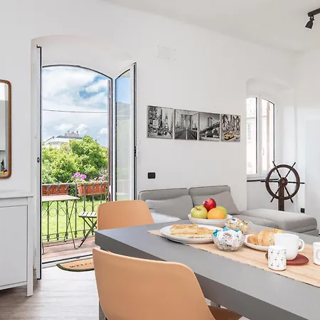 Spacious 3-bedroom - 10 Min To Center & 5 Min To Gaslini Hospital Apartament *